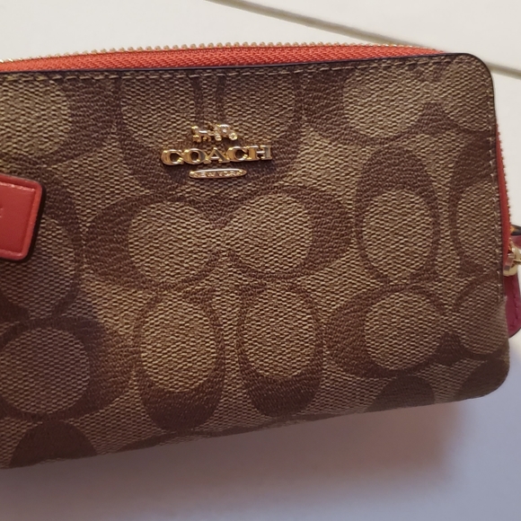 New COACH wristlet/wallet with pink trim - Picture 6 of 8